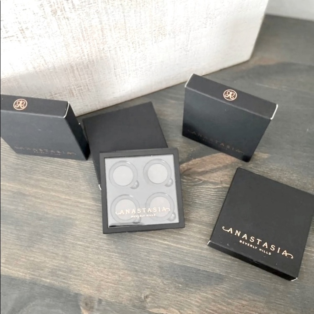 Anastasia Beverly Hills 5 for $18 refillable palettes - Picture 6 of 7